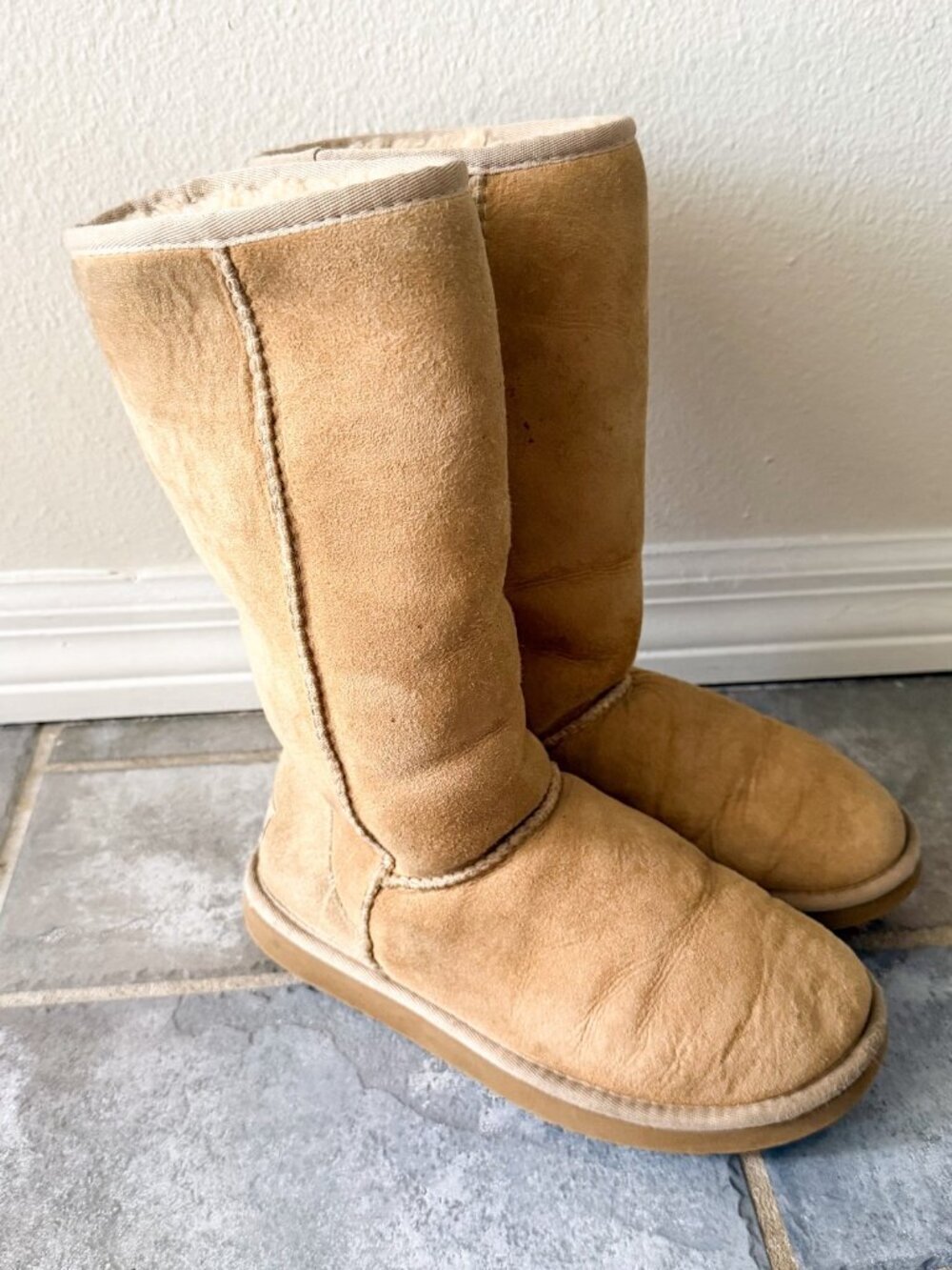 UGG Classic Tall Boots Womens 7 Chestnut Sheepskin Lined Snow Suede - Picture 4 of 9